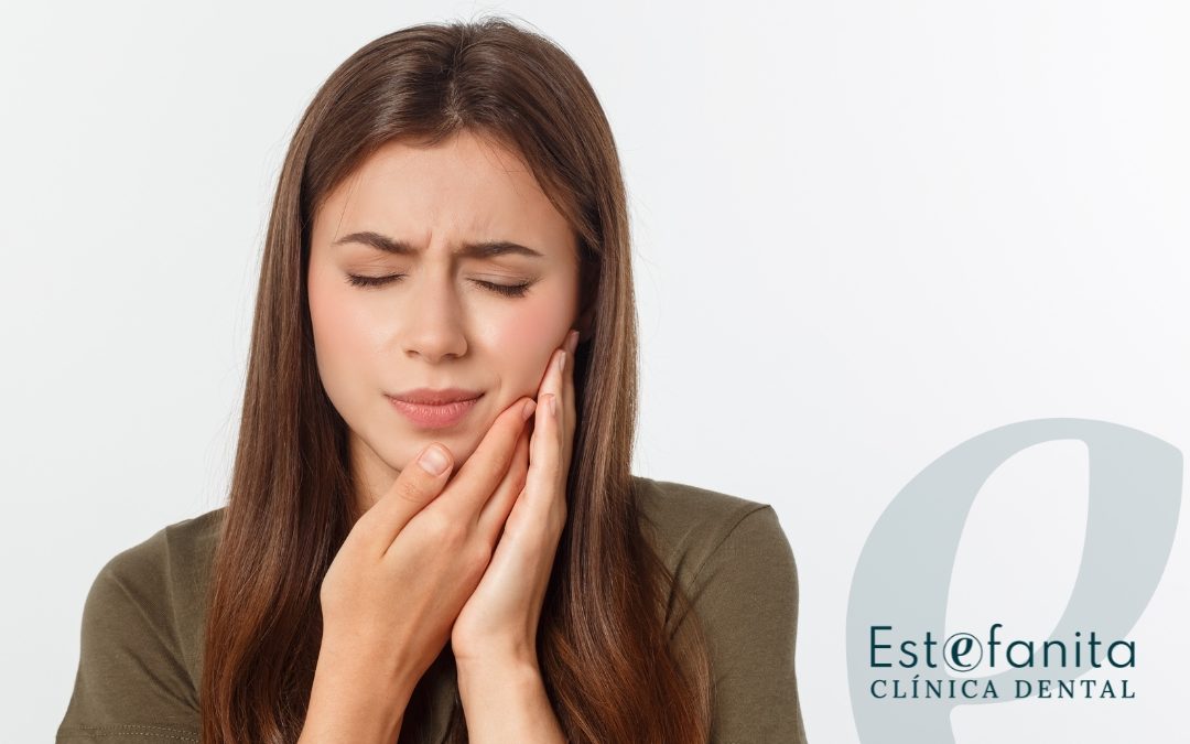 ¿Cuáles son los factores que pueden causar la hipersensibilidad dental?